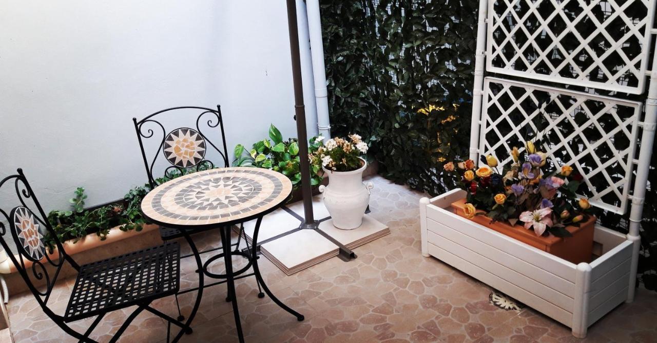 אבולה L'Opera Dei Pupi B&B מראה חיצוני תמונה